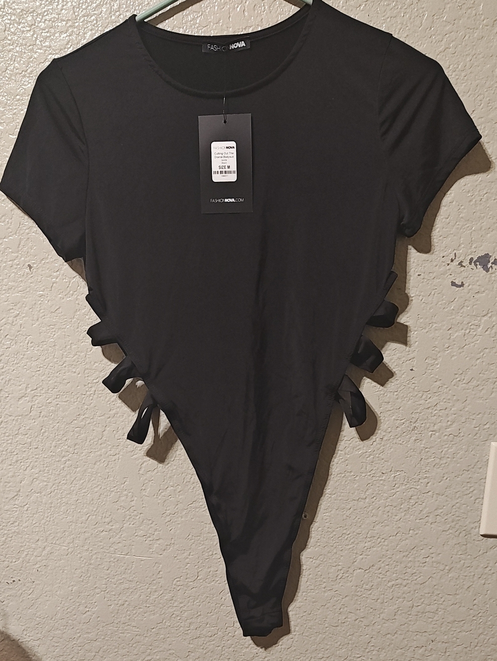 Fashion Nova Black Open Side Short Sleeve Bodysuit (New)